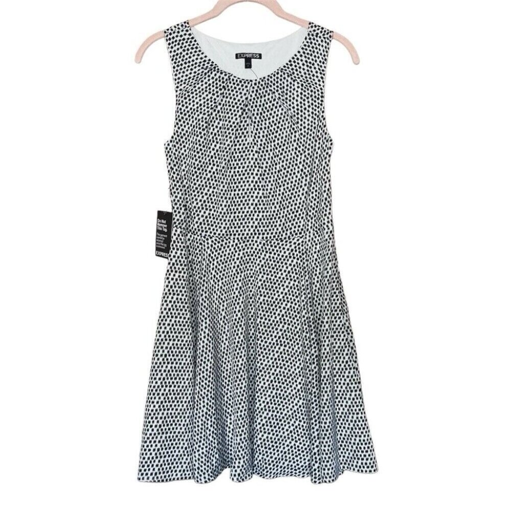 NWT Express Fit and Flare Mini Dress Black & White Geometric Sz 4 Keyhole Front
